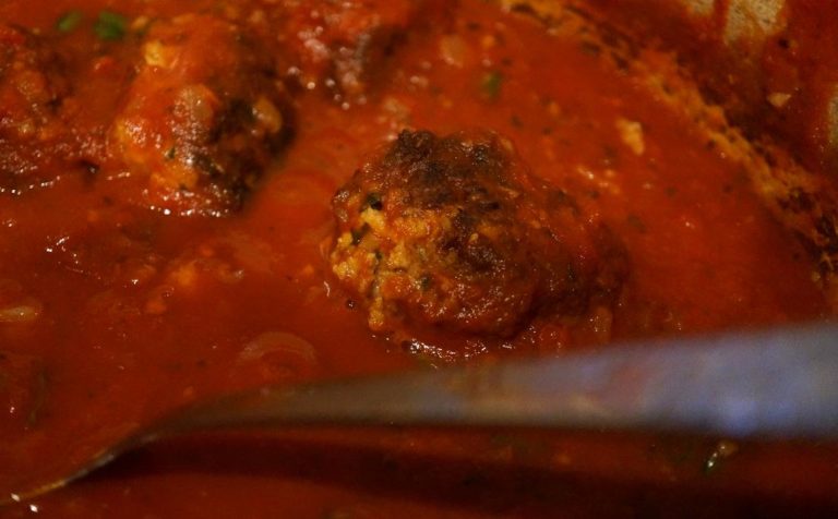 Book Review: Curtis Stone’s What’s For Dinner?