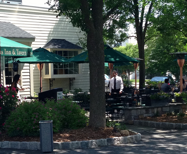 Ho Ho Kus inn outside