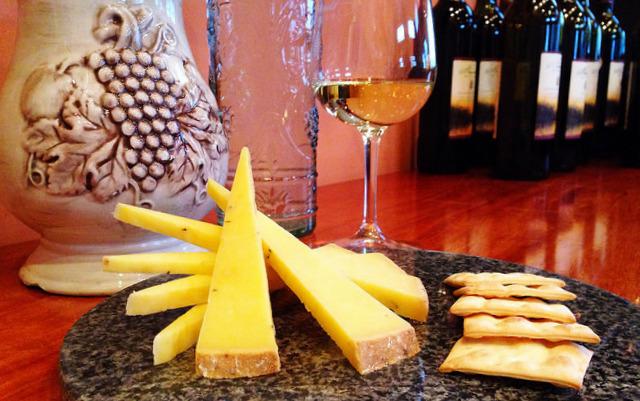 7 Tips for Pairing Wine and Cheese