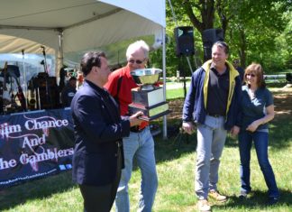 Marco Bucci, Renault's winemaker receiving the Governor's Cup Trophy for best overall wine