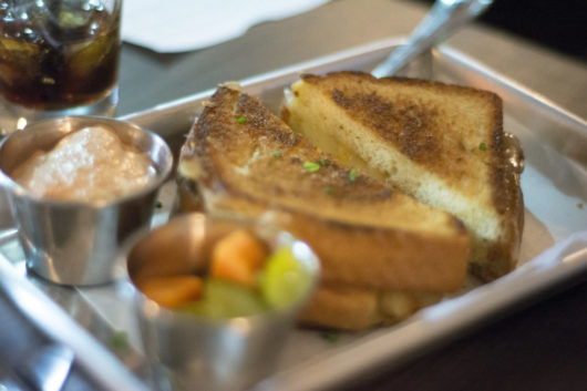 Pharmacie Liquor Bar, Jersey Bites