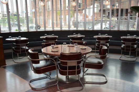 Tops Glimmering interior