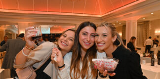 girls drinking cocktail