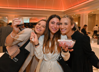 girls drinking cocktail