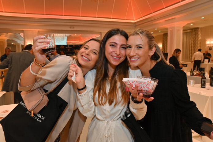 girls drinking cocktail