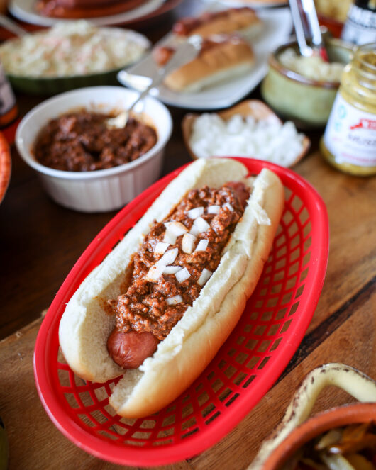 chili hot dog