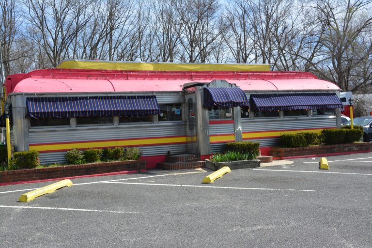 Amid the Jersey Diner Downturn, a Rebirth for The Roadside Diner in Wall