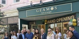 New restaurant Geamos ribbon Cutting
