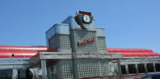 exterior shot of Park West Diner in Little Falls, NJ