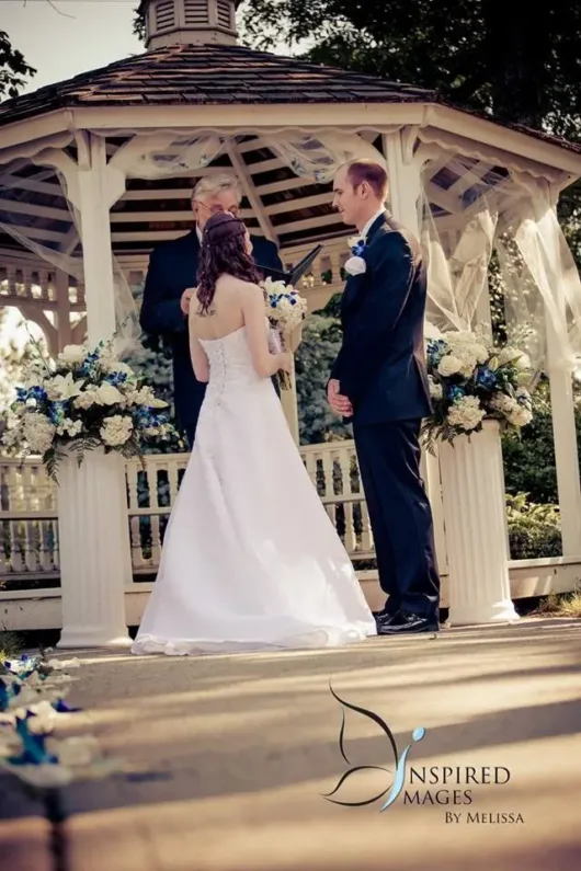 Lakewood Country Club’s gazebo provides the perfect wedding venue.
